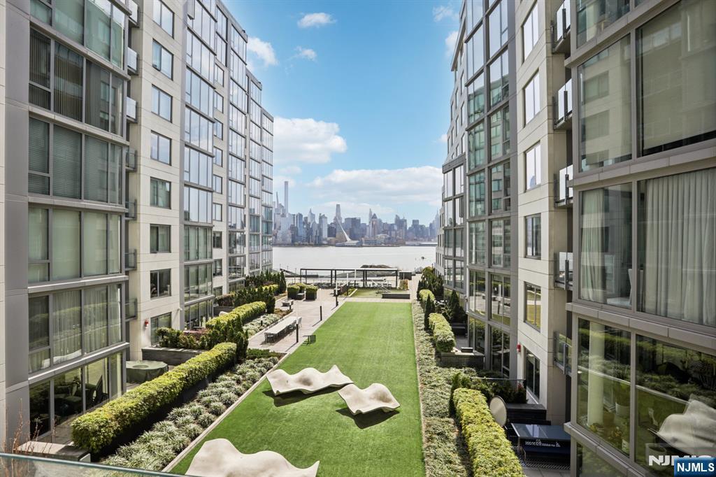 9 Ave At Port Imperial 513