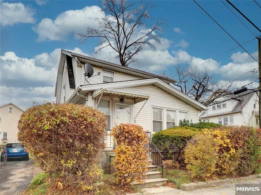 Photo of 142 Carolina Avenue, Irvington, NJ 07111 (MLS # 25042519)