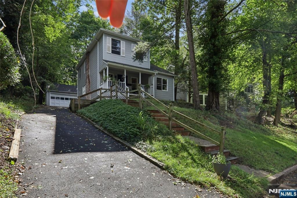 6 Valley Place