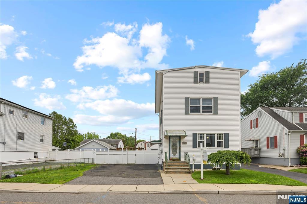 Photo 1 of 39 Grove Street, Little Ferry, New Jersey, $559,000, Web #: 325017984
