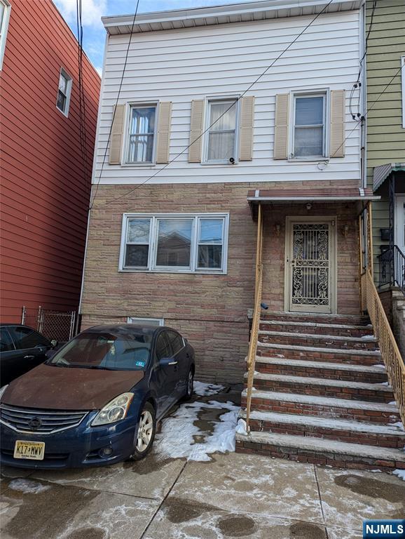 Property for Sale at 118 Rutgers Avenue, Jersey City, New Jersey - Bedrooms: 6 
Bathrooms: 2 
Rooms: 11  - $485,000