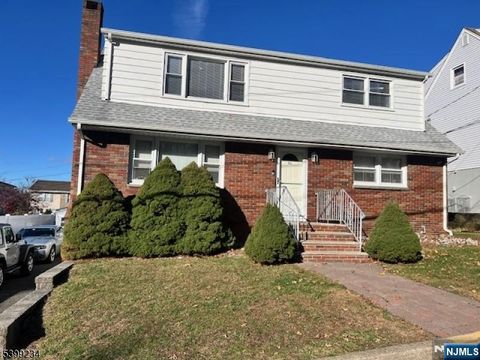Photo of 30 Garden Ave, Woodland Park, NJ 07424 (MLS # 25041900)