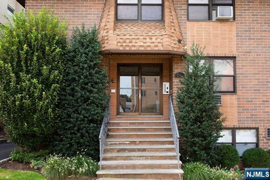 WOW--BRAND NEW RENOVATION !! MOVE RIGHT IN TO THIS BEAUTIFUL NEWLY RENOVATED & LARGE 1-BEDROOM UNIT. STYLISH GRAY SHAKER KITCHEN CABINETS WITH GORGEOUS GRANITE COUNTER TOP & NEW APPLIANCES (TO BE INSTALLED). BATHROOM IS COMPLETELY RENOVATED WITH TASTEFUL TILING IN TODAY'S COLORS. BRAND NEW HARDWOOD FLOORING IN LIVING SPACE & BEDROOM. NEW PORCELAIN FLOORING IN KITCHEN IN BATH. NEWER WINDOWS AND WINDOW TREATMENTS. RENT INCLUDES HEAT & HOT WATER. LAUNDRY IN BASEMENT. STREET PARKING ONLY (CAN GET ON WAITING LIST FOR PARKING SPACE). CLOSE TO SHOPPING, TRANSPORTATION TO NYC, ACCESS TO ALL MAJOR HIGHWAYS. ABSOLUTELY NO PETS!!! THIS IS A SMOKE FREE BUILDING!!