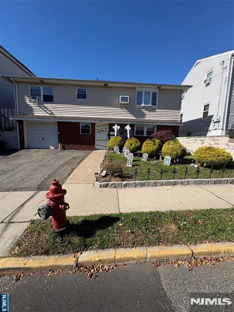 Photo of 15 Dell Glen Ave, Lodi, NJ 07644 (MLS # 26040280)