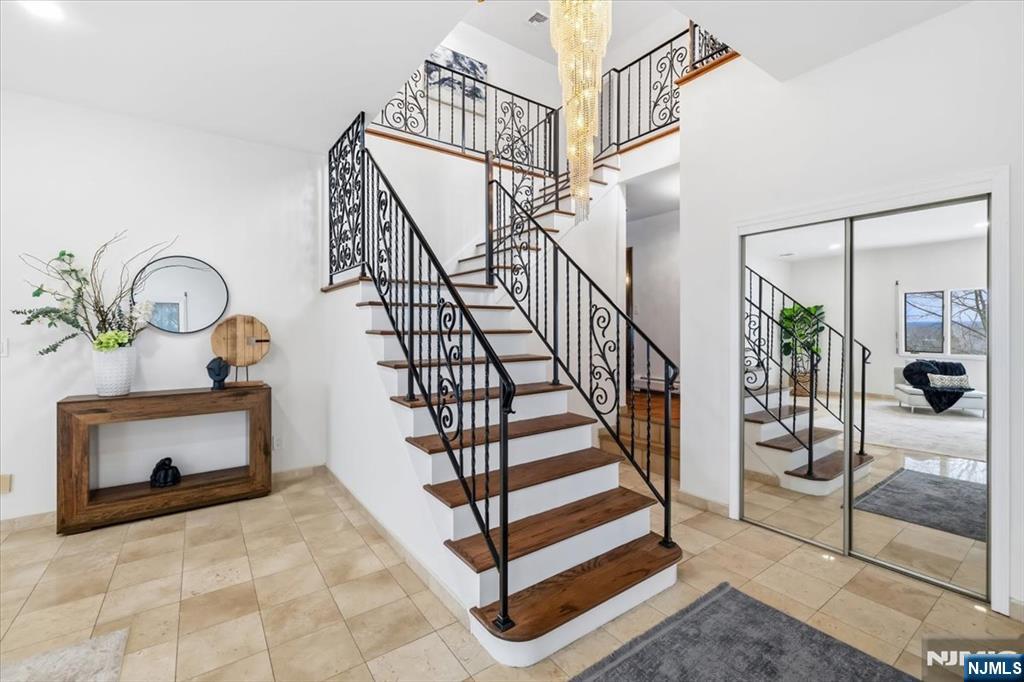 360 Valley View Avenue