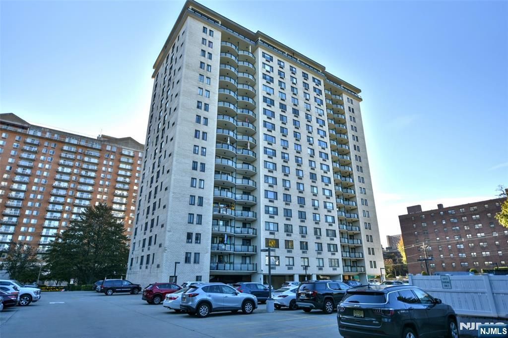 Photo of 125 Prospect Avenue #3 J, Hackensack, NJ 07601 (MLS # 25036850)