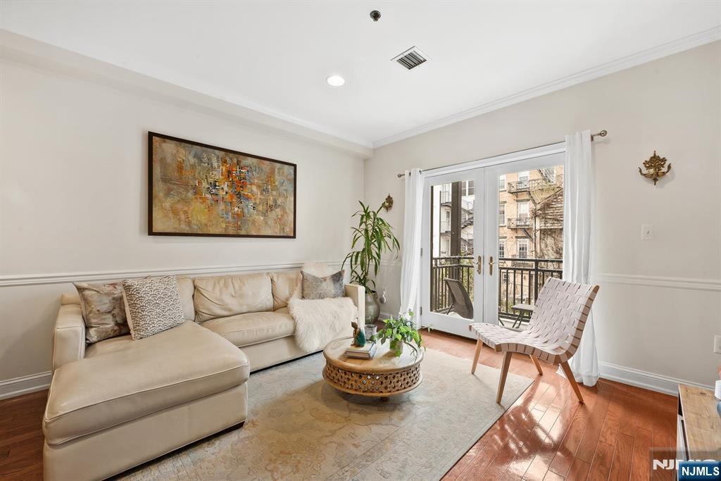 87 Jackson Street 2C