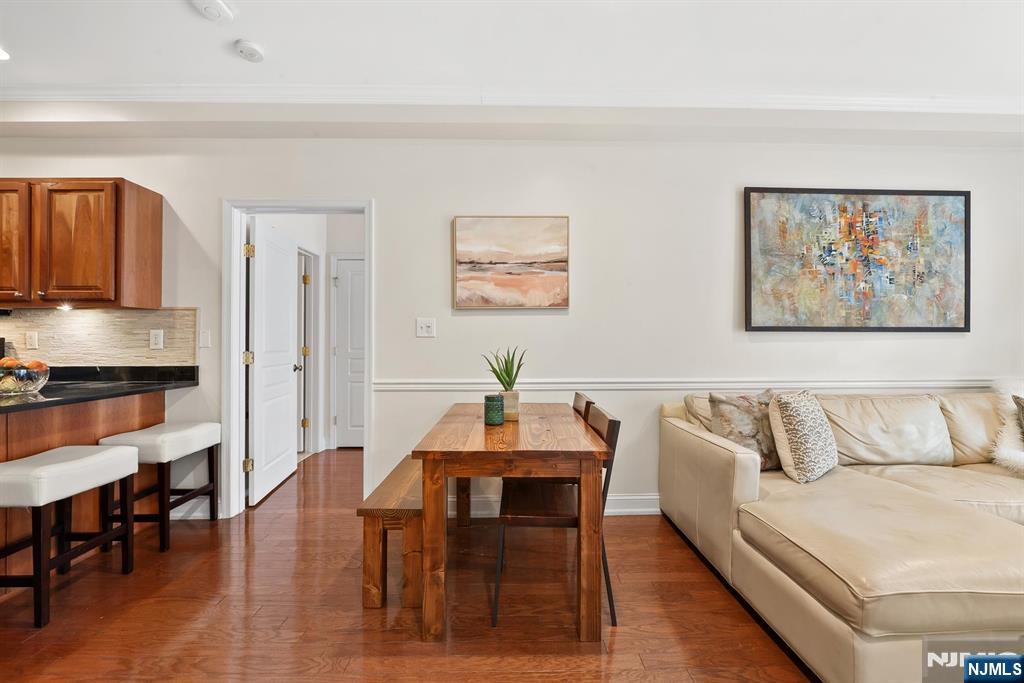 87 Jackson Street 2C