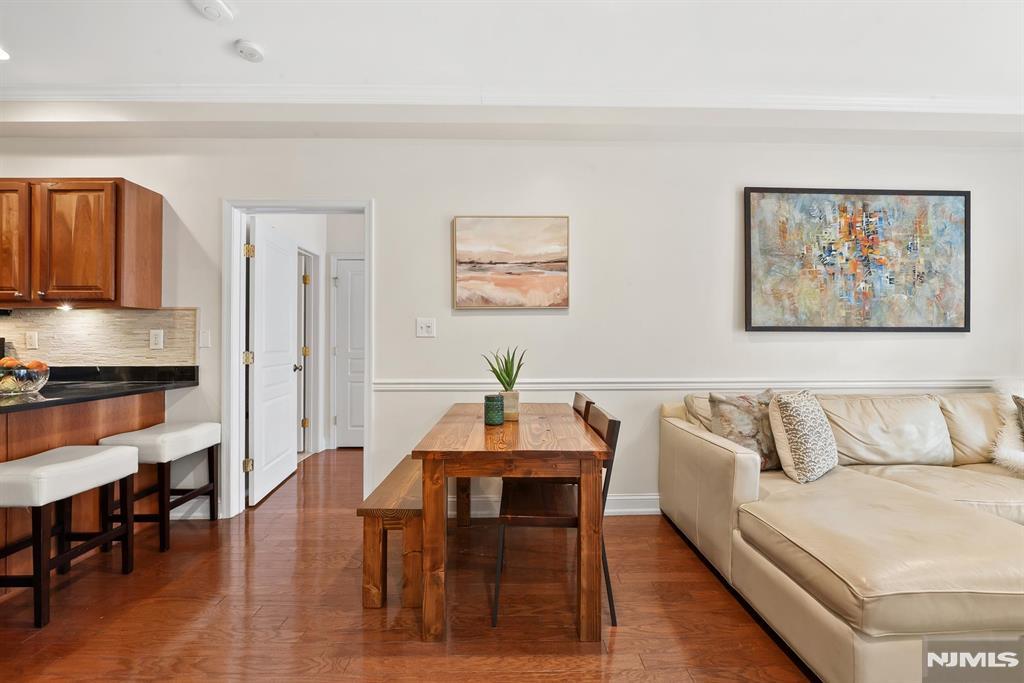 87 Jackson Street 2C