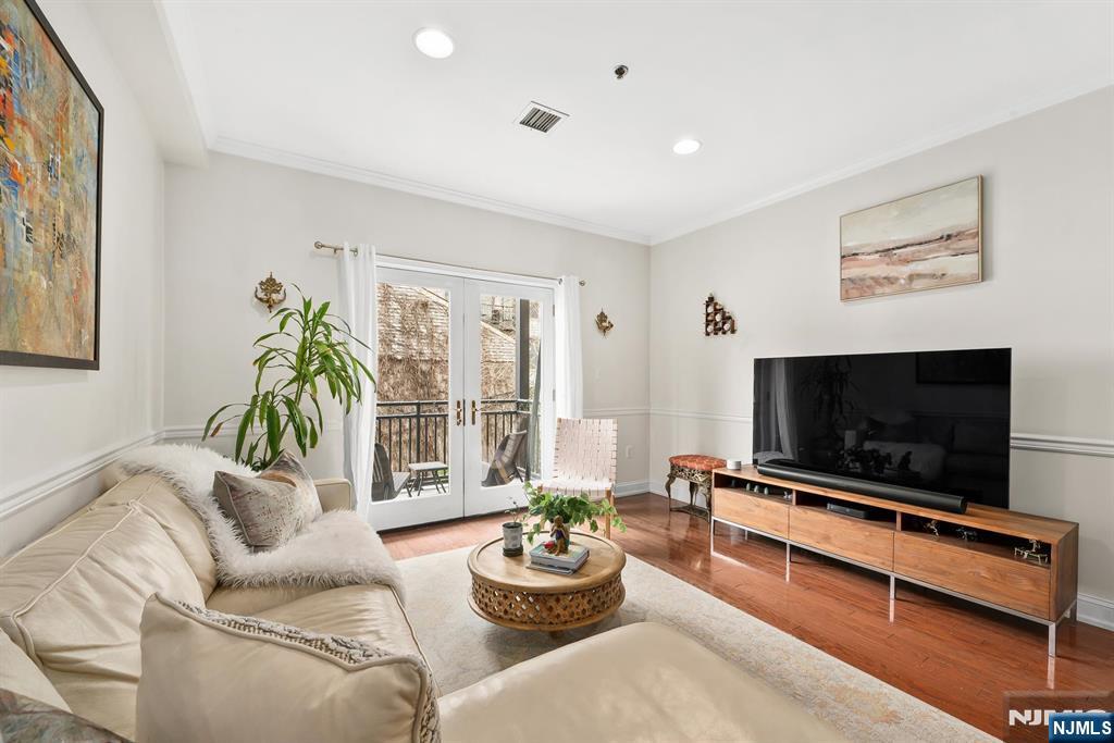 87 Jackson Street 2C