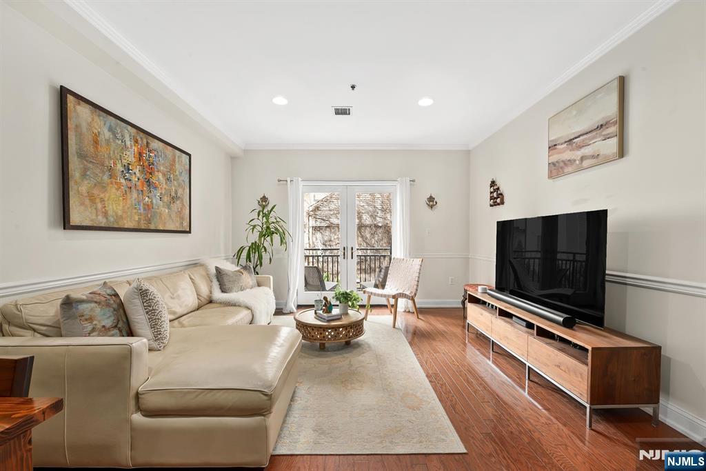 87 Jackson Street 2C