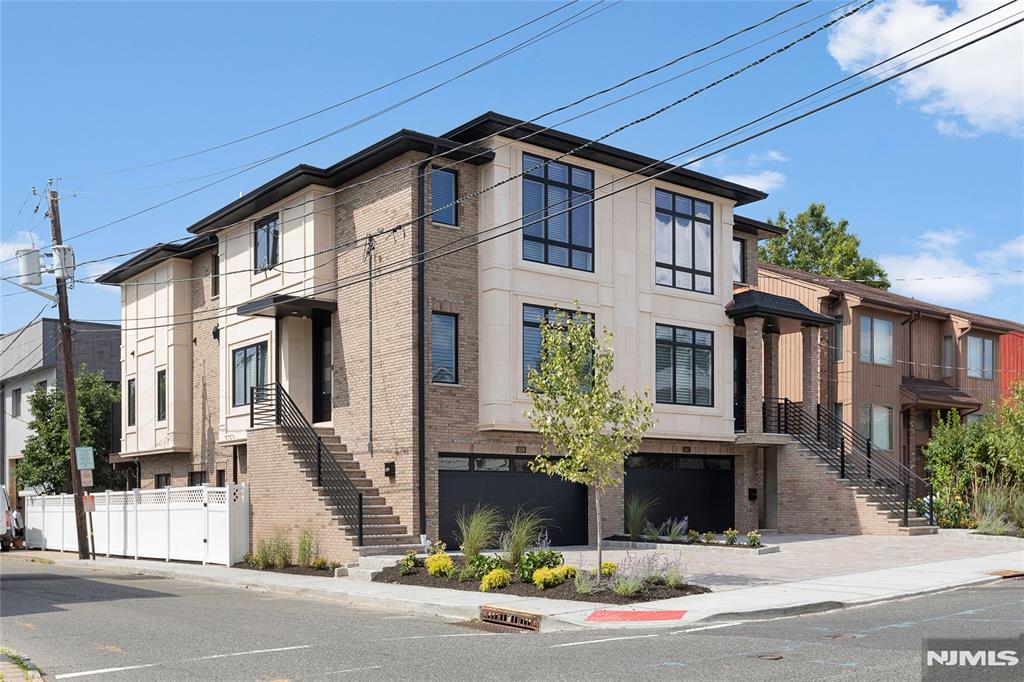 1639 Maple Street