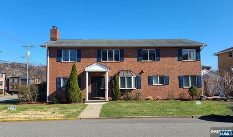 Photo of 118 E Brinkerhoff Ave #1st Fl, Palisades Park, NJ 07650 (MLS # 26011227)