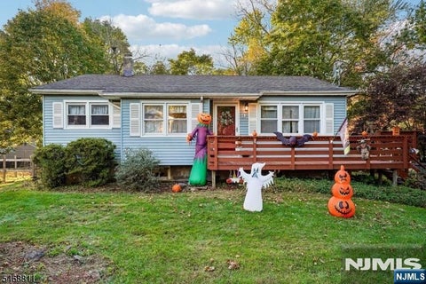 Photo of 9 Ridgeview Court, Hardyston, NJ 07460 (MLS # 26040174)