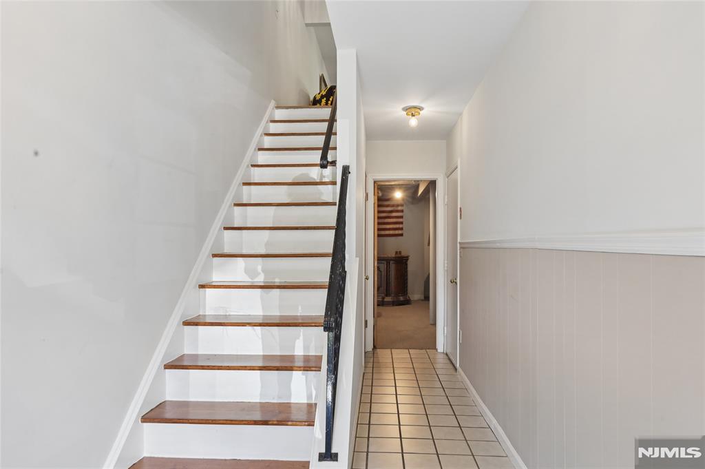 38 Lexington Lane E