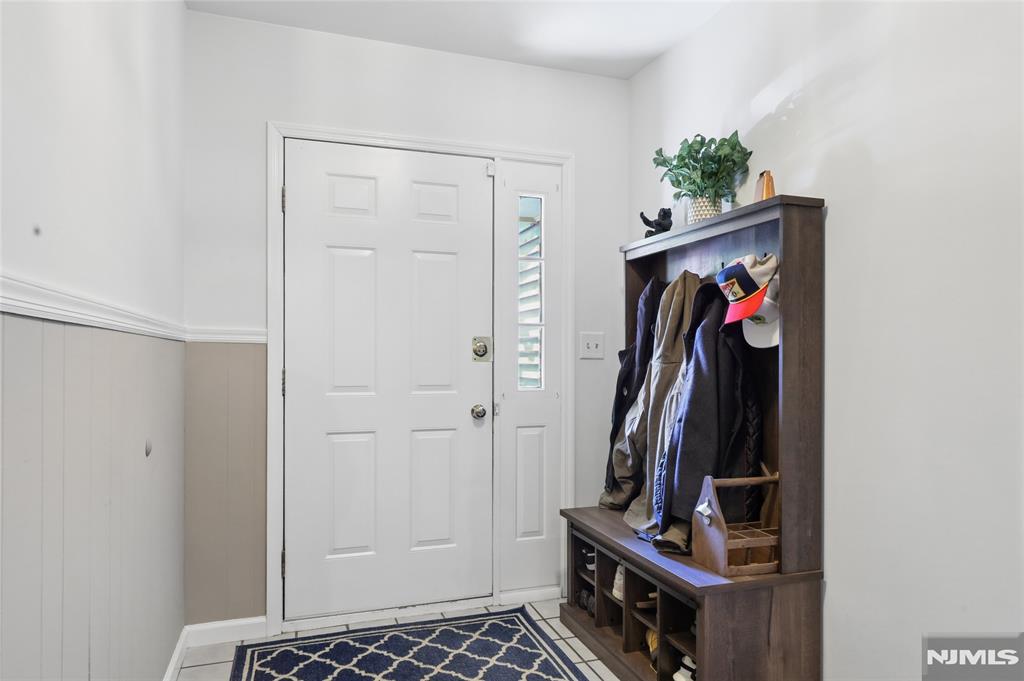38 Lexington Lane E