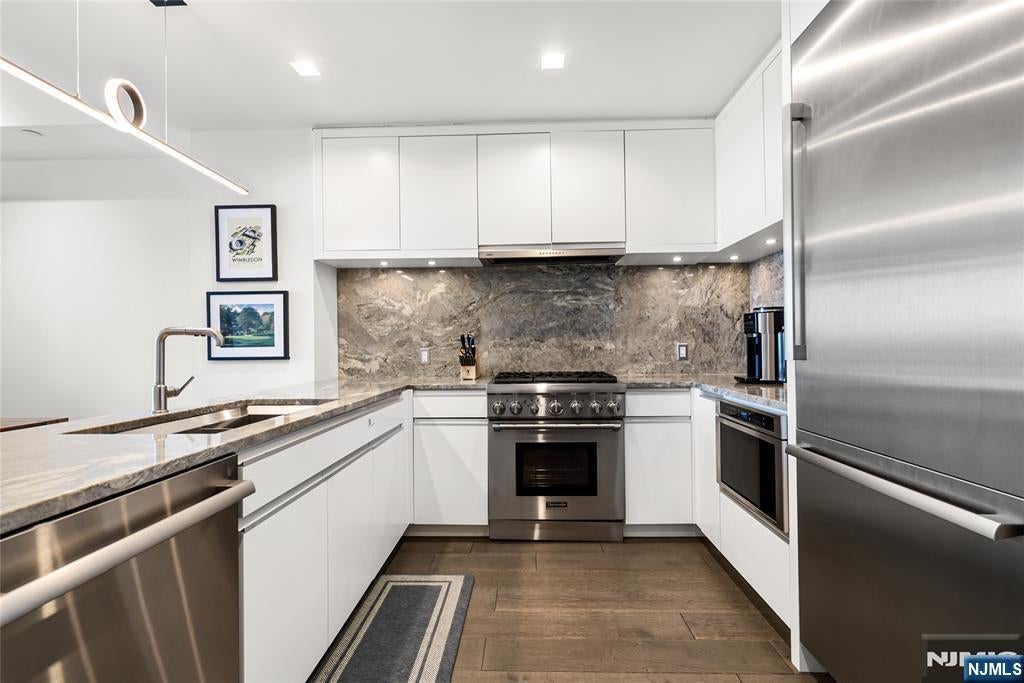 320 Adolphus Avenue PH 02