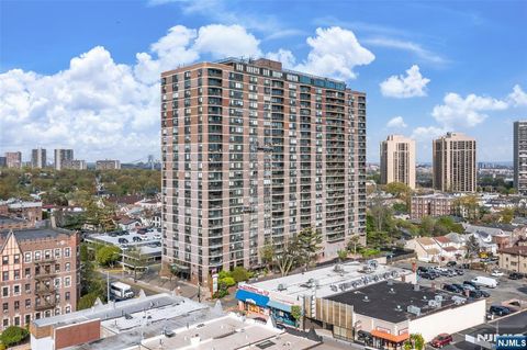 Photo of 770 Anderson Avenue #22F, Cliffside Park, NJ 07010 (MLS # 26014067)