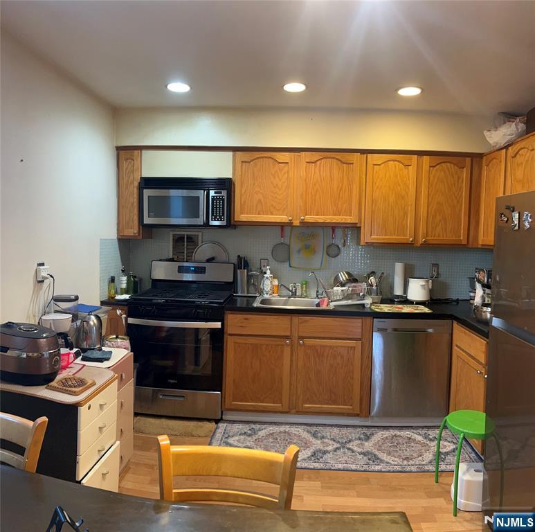 715 Broad Avenue 5A