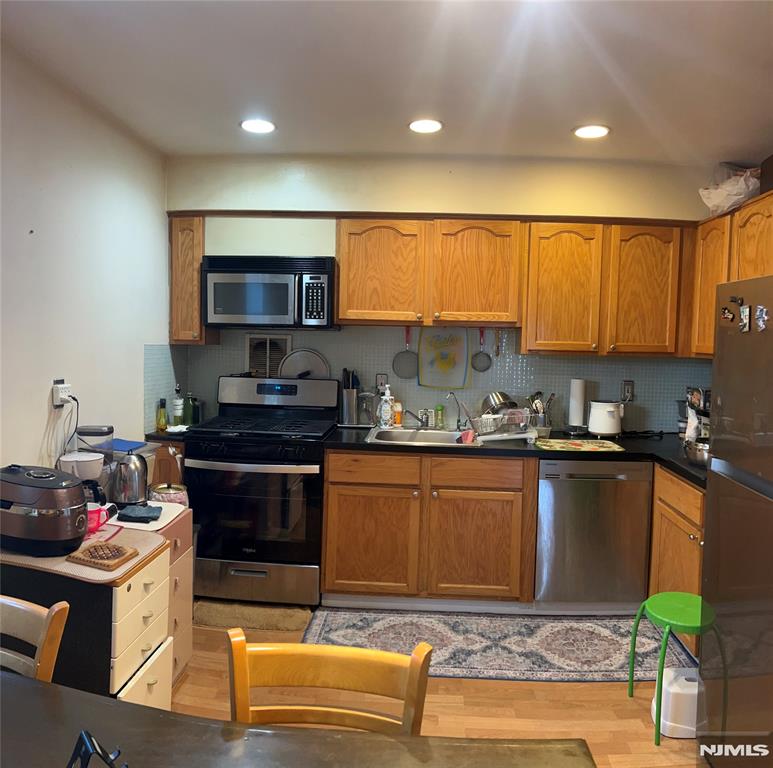 715 Broad Avenue 5A
