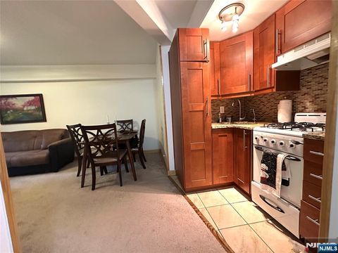 3041 Edwin 4E Fort Lee NJ 07024