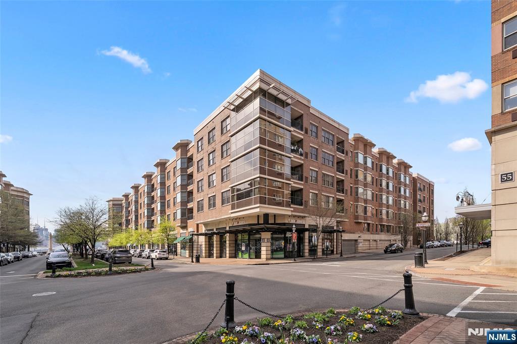 22 Ave At Port Imperial 204