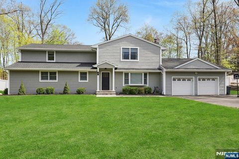 59 Powhatan Path Oakland NJ 07436