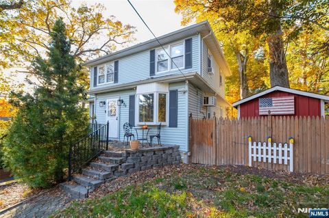 Photo of 30 Voorhis Place, Ringwood, NJ 07456 (MLS # 25038805)