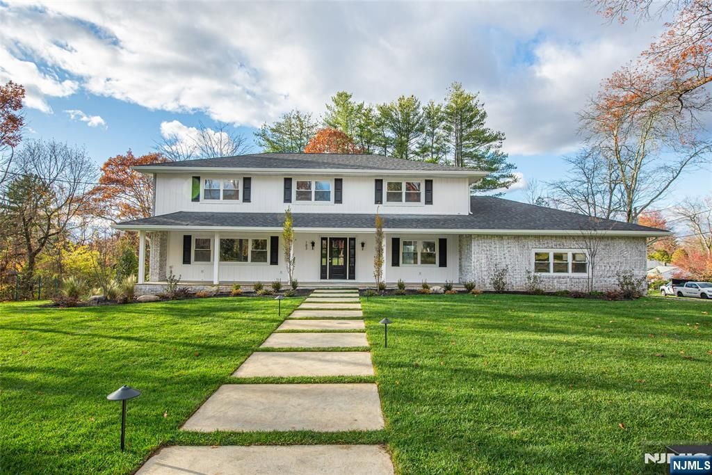 Photo of 183 Park Avenue, West Caldwell, NJ 07006 (MLS # 25040033)