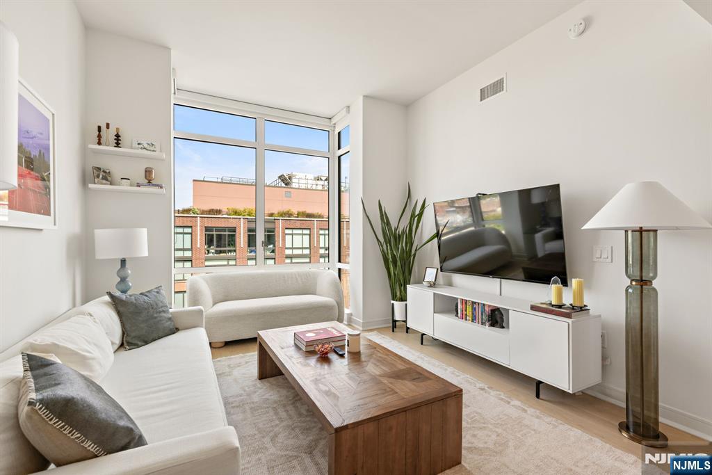 1000 Maxwell Lane PH12G