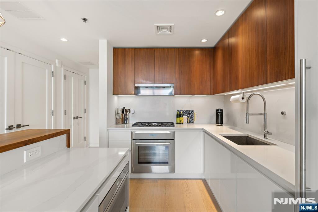 1000 Maxwell Lane PH12G