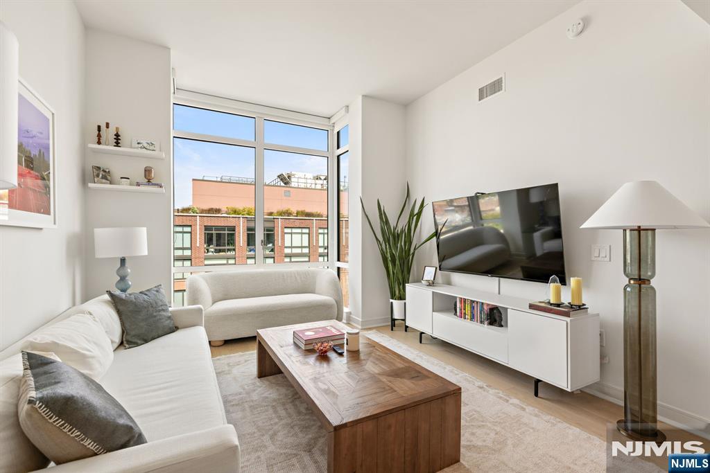 1000 Maxwell Lane PH12G