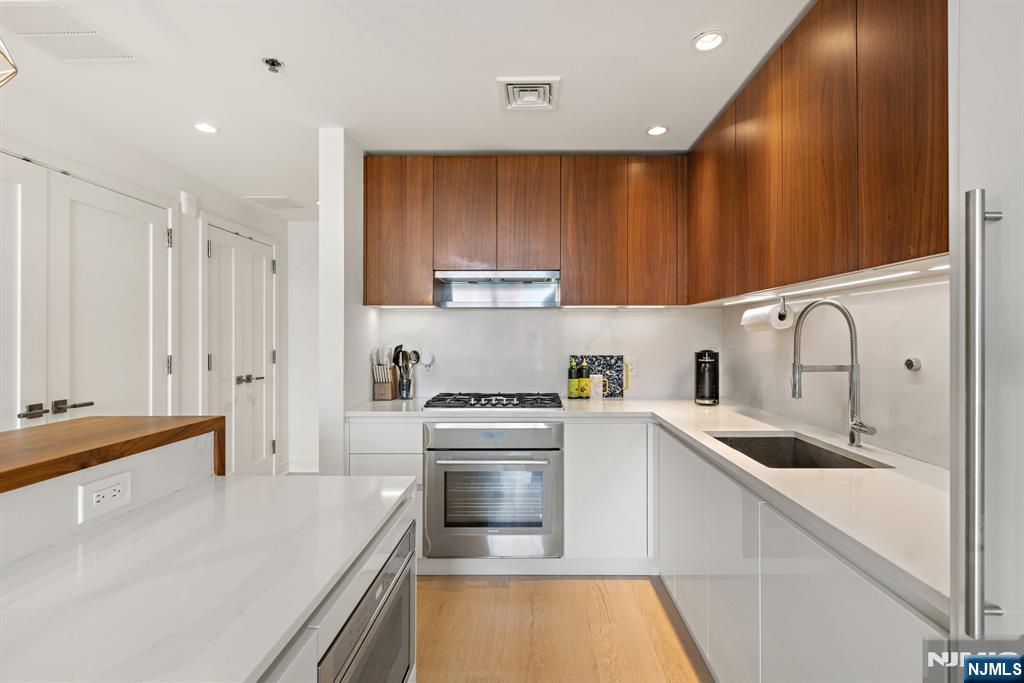 1000 Maxwell Lane PH12G