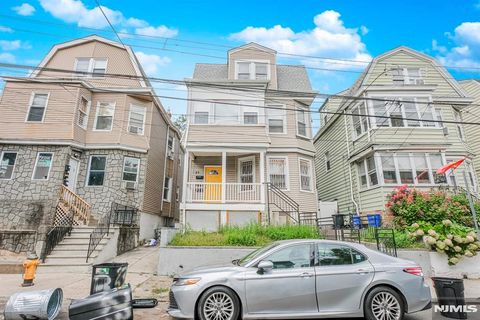 21 Gladstone Avenue Newark NJ 07106