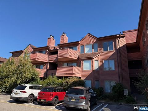 Photo of 220 Washington Ave, Fort Lee, NJ 07024 (MLS # 25035191)