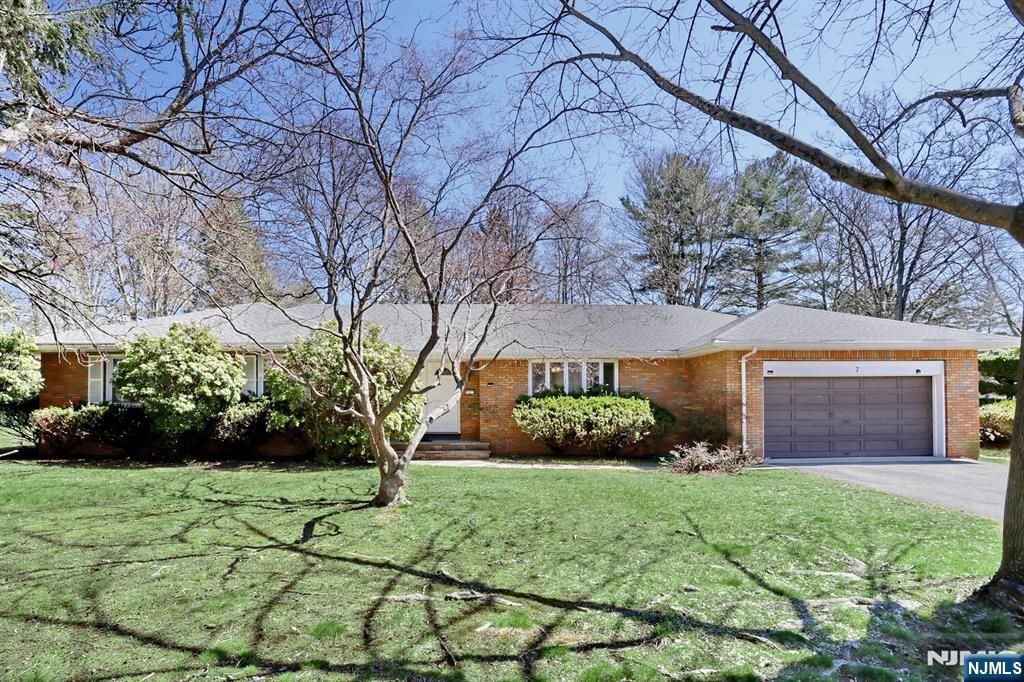 Photo of 7 Tufts Court, Paramus, NJ 07652 (MLS # 26011350)