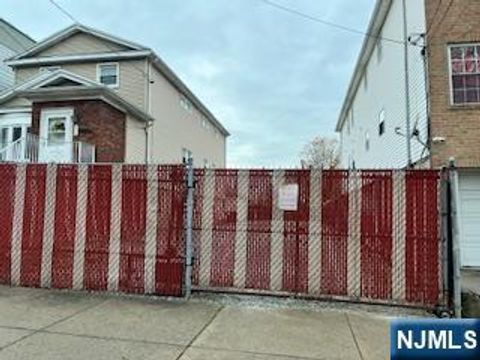 Photo of 273 Danforth Avenue, Jersey City, NJ 07305 (MLS # 26002604)