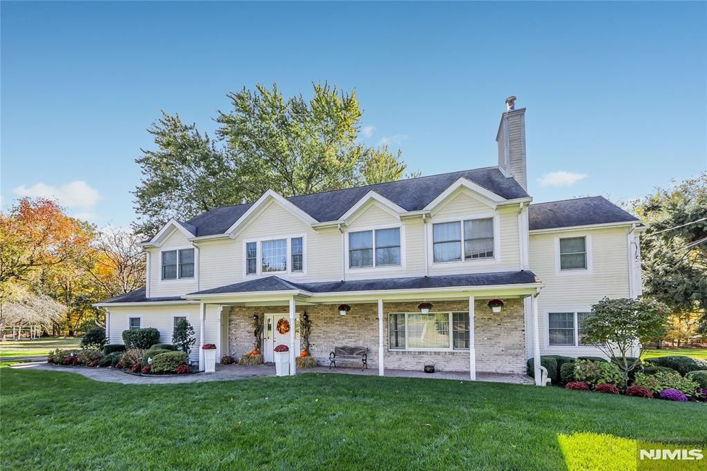 Photo of 20 Winding Way, Upper Saddle River, NJ 07458 (MLS # 25021316)