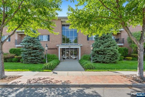 Photo of 289 Valley Boulevard #2D, Wood Ridge, NJ 07075 (MLS # 26018937)