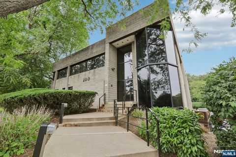 Photo of 100 Union Avenue, Cresskill, NJ 07626 (MLS # 25027810)