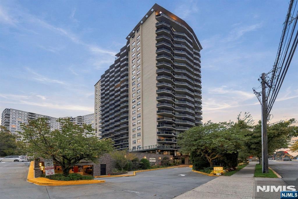 Homes for Sale in Northern NJ | ThisIsRiverEdge.com 2077 Center Avenue 11H