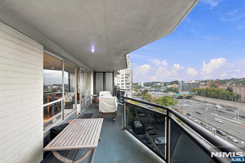 Homes for Sale in Northern NJ | ThisIsRiverEdge.com 2077 Center Avenue 11H