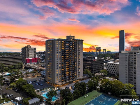 Photo of 2077 Center Avenue #11H, Fort Lee, NJ 07024 (MLS # 26038923)