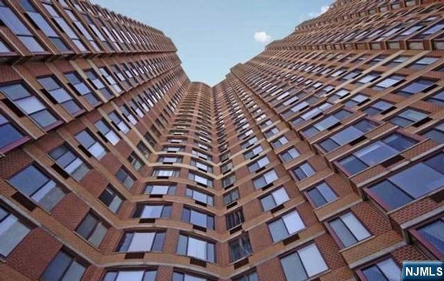 Luxury One-Bedroom Condo in The Palisades â€“ Fort Lee Experience the ultimate in high-rise living at The Palisades in the heart of Fort Lee. This one-bedroom luxury condo features an in-unit washer and dryer, along with one included parking space for your convenience. Enjoy 24-hour doorman service, a refreshing outdoor pool, a state-of-the-art fitness center, and outdoor barbecue areas perfect for entertaining or relaxing. With easy access to NYC via bus or ferry and within walking distance to shopping and restaurants, this residence offers the perfect blend of sophistication and convenience. Live the life of luxury you deserve, right at your fingertips.