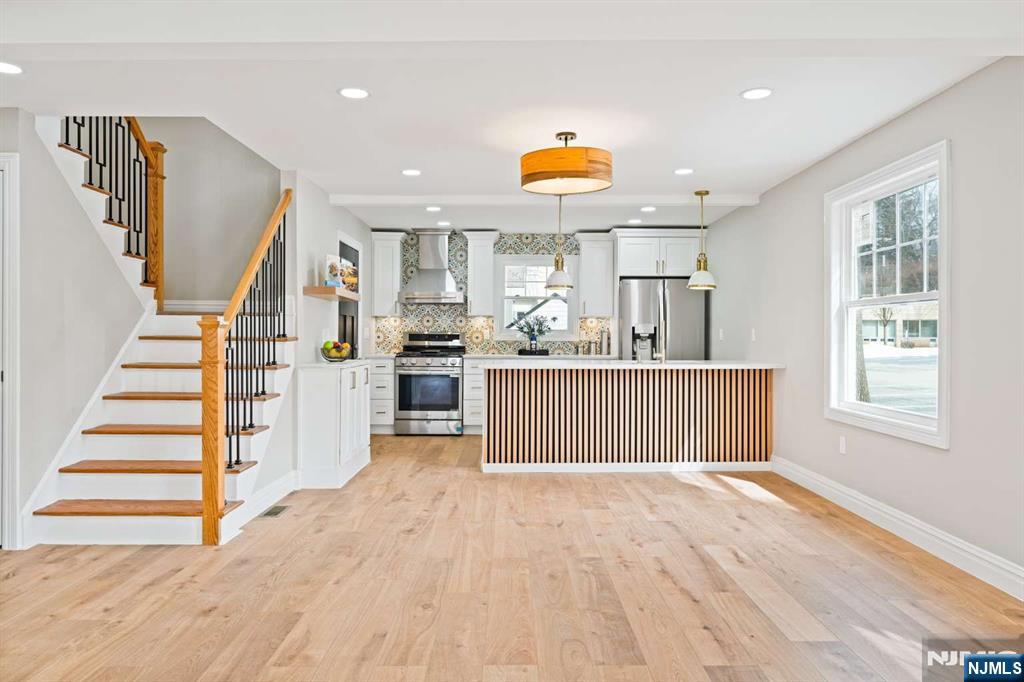 57 E Hudson Avenue