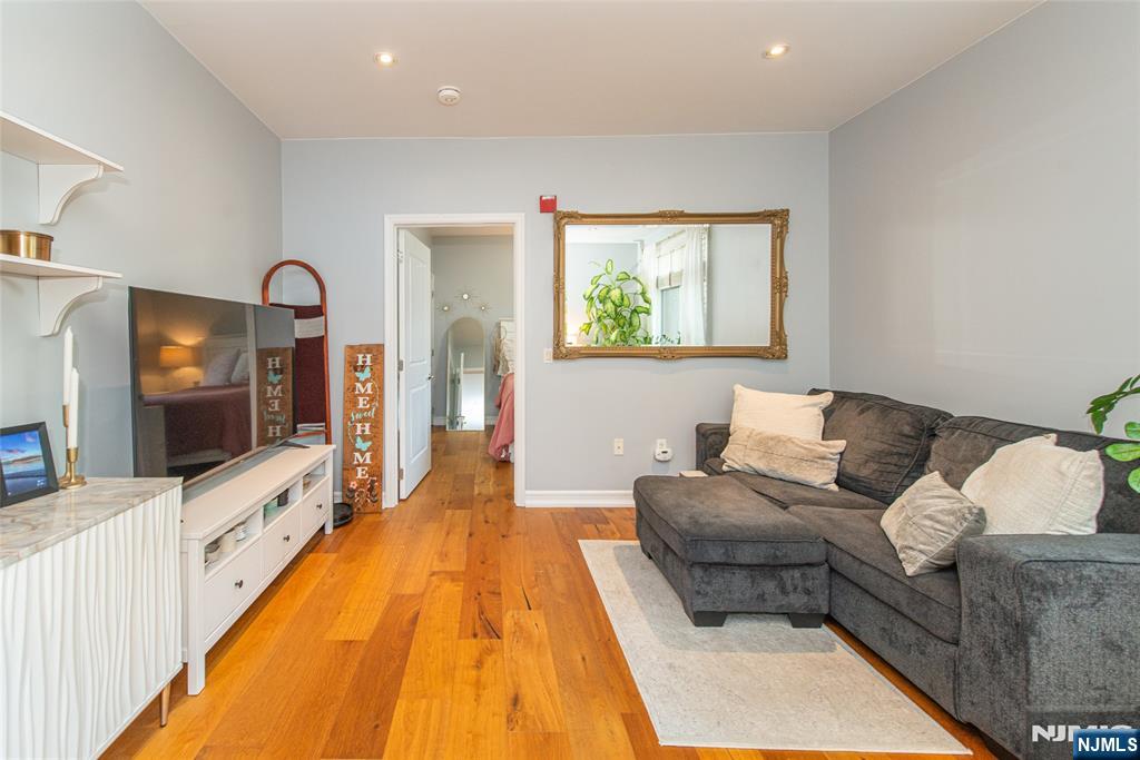276 Chestnut Street 1G