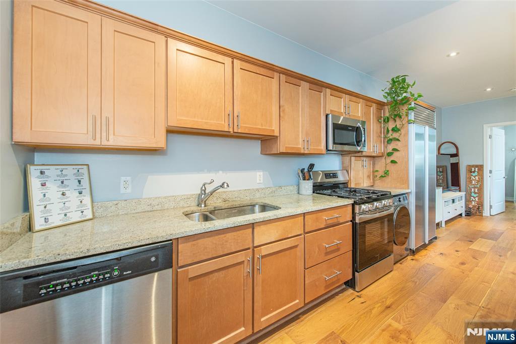276 Chestnut Street 1G