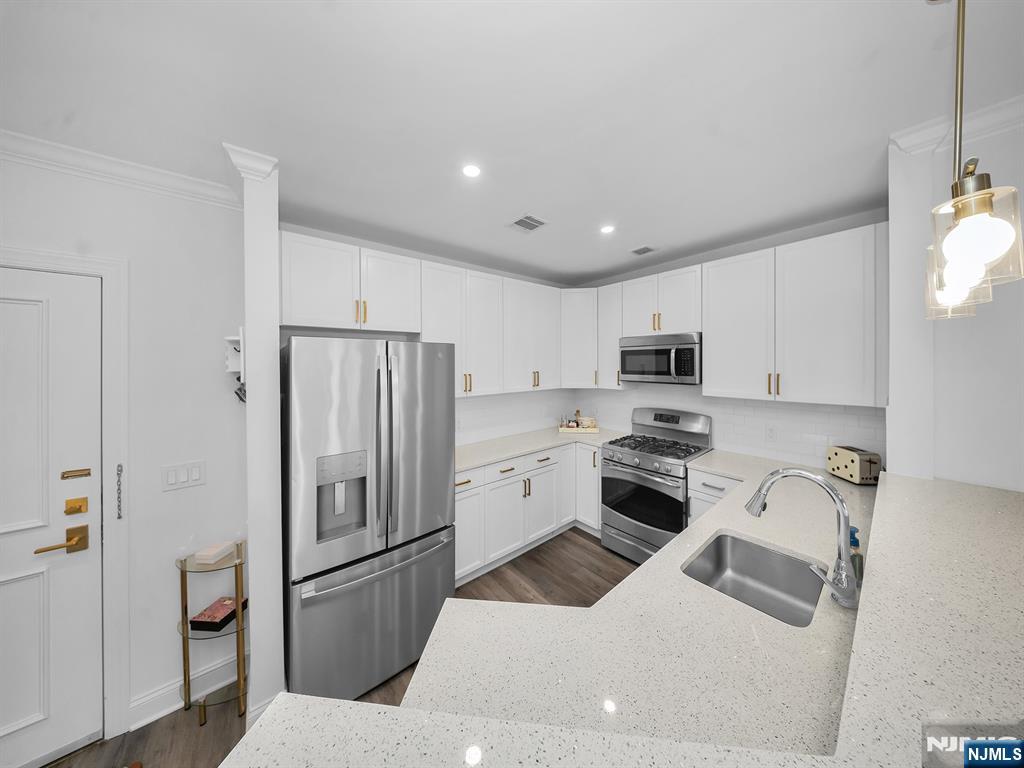 54 Polifly Road 304