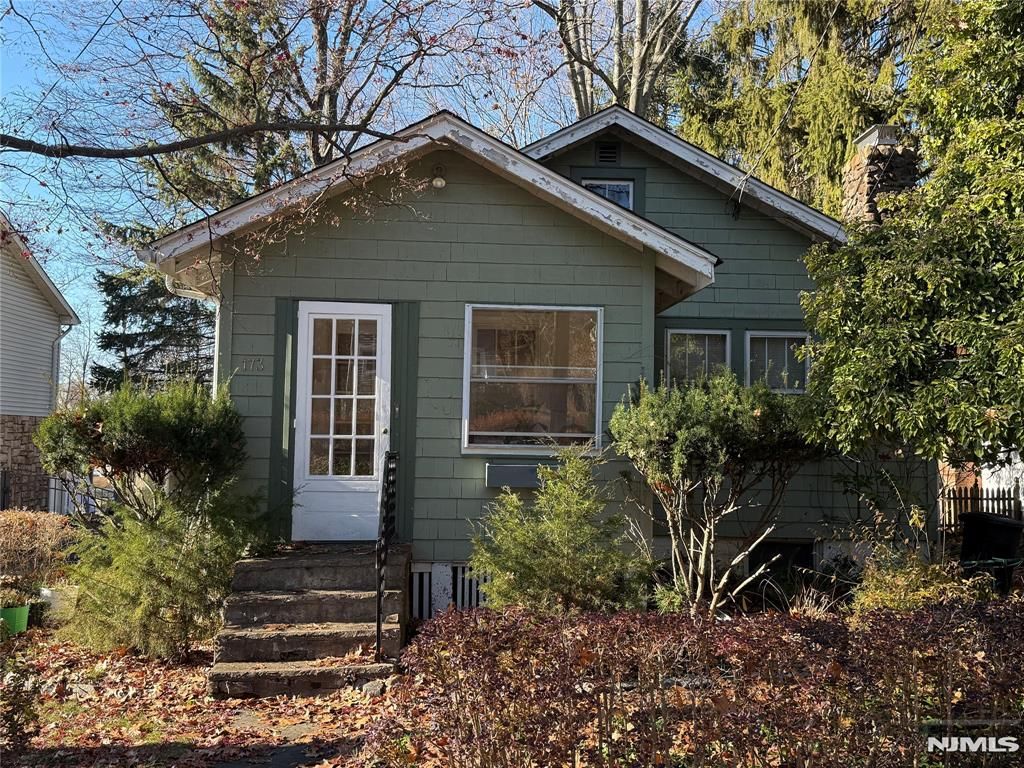 Photo of 173 Runnymede Road, West Caldwell, NJ 07006 (MLS # 25043040)