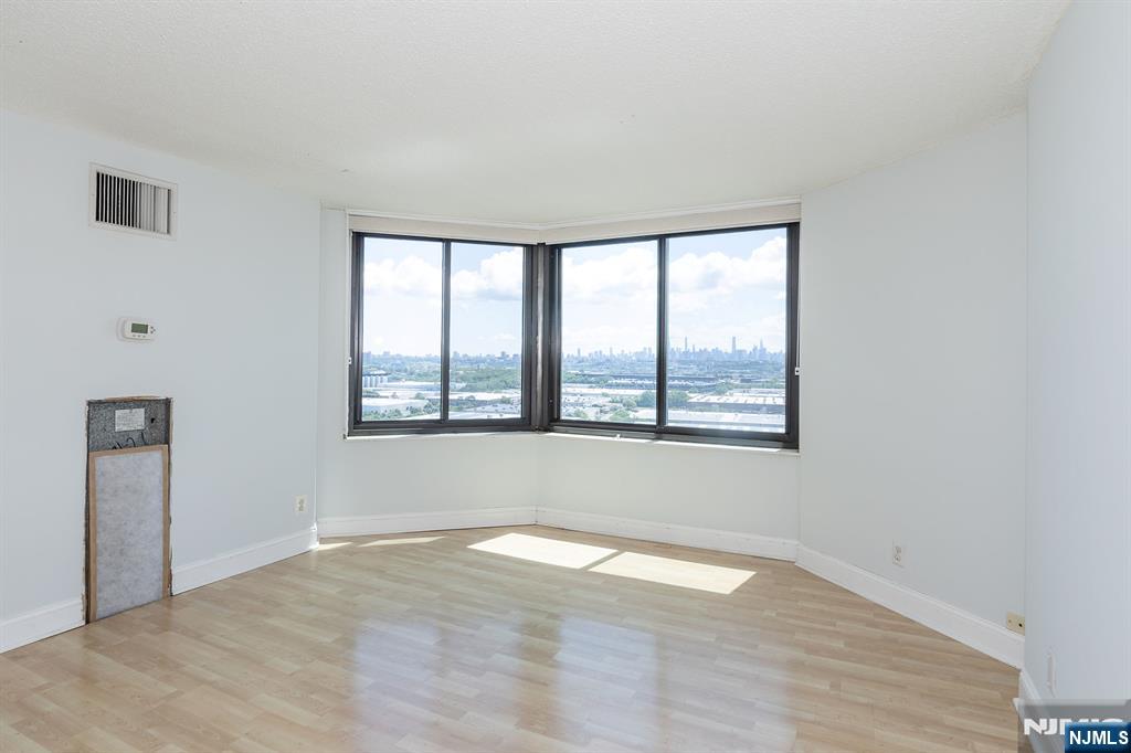 2105 Harmon Cove Tower